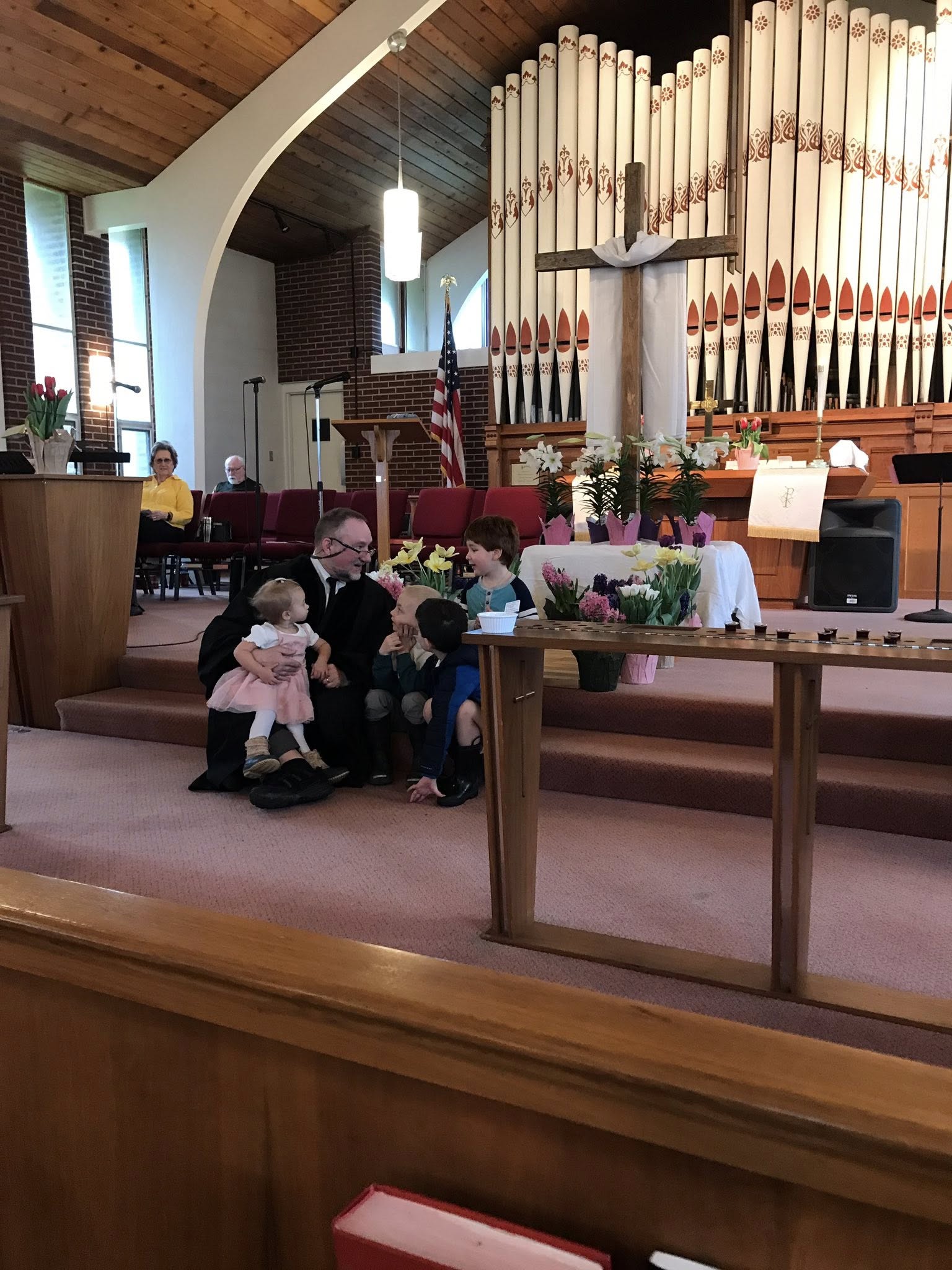 Rev. Michael Childs with children at the chancel